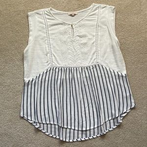 Skies Are Blue White sleeveless blouse Large